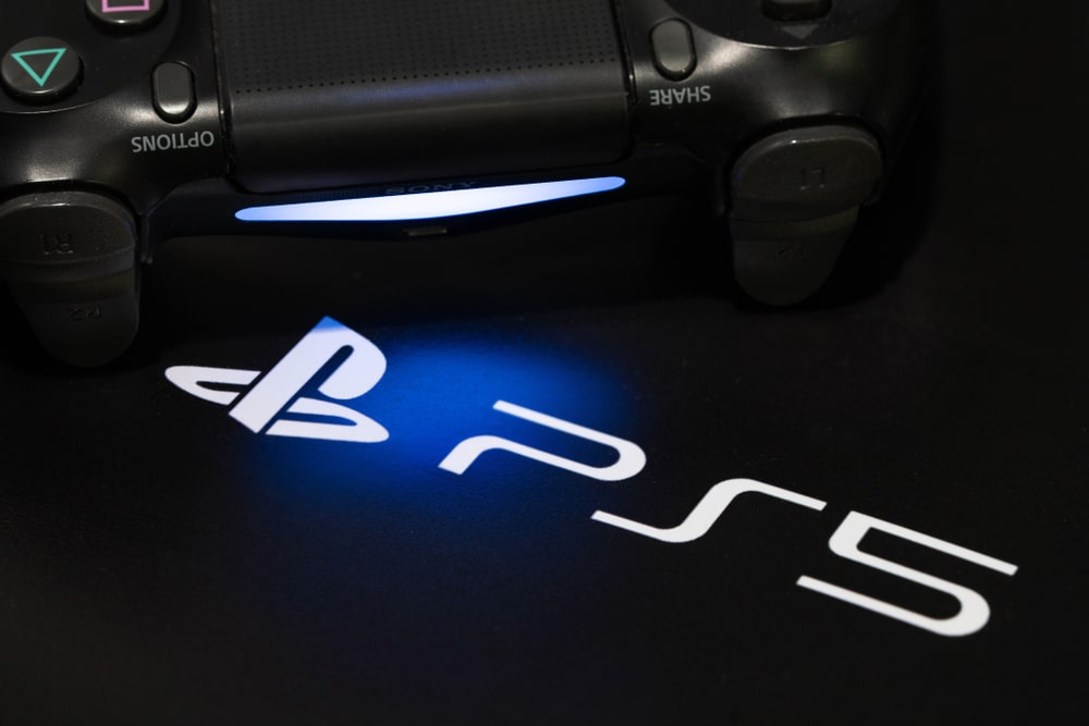 Ovladač PS5 a logo