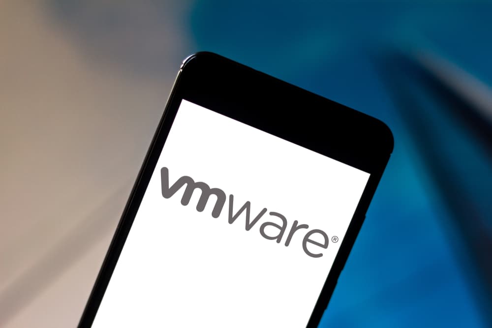 Logotipo de VMWare en un teléfono inteligente